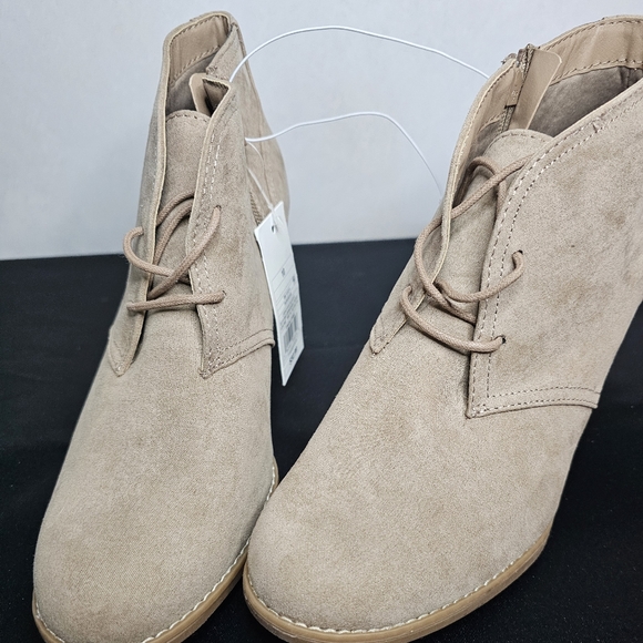 New Tan Ankle Shoes - Picture 8 of 8